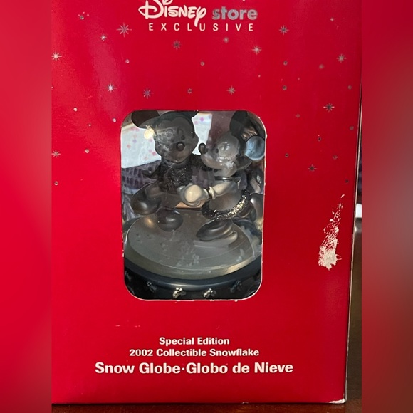 Disney Vintage Mickey & Minnie 2002 Collectible Snowflake Skating Snow Globe - Picture 3 of 16